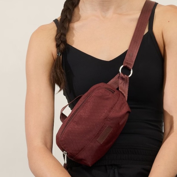 Athleta Crossbodyy Belt Bag NWT - Picture 5 of 7